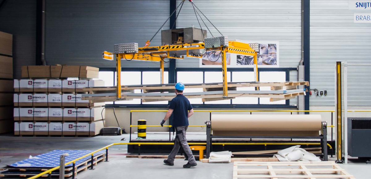 Snijtechniek Brabant | Transport and delivery of aluminium sheet